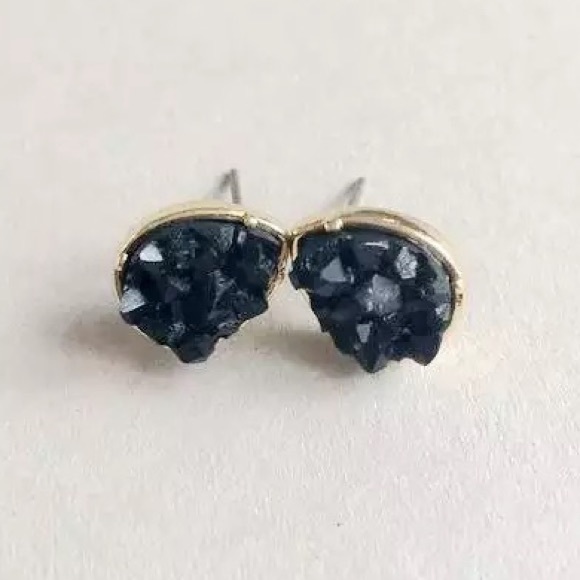 🎀 3/$25 Teardrop Crystal Stud Earrings - Black - Picture 1 of 2